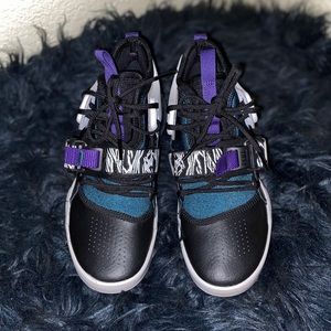 Size 4Y Nike Air Force 270 Carnivore